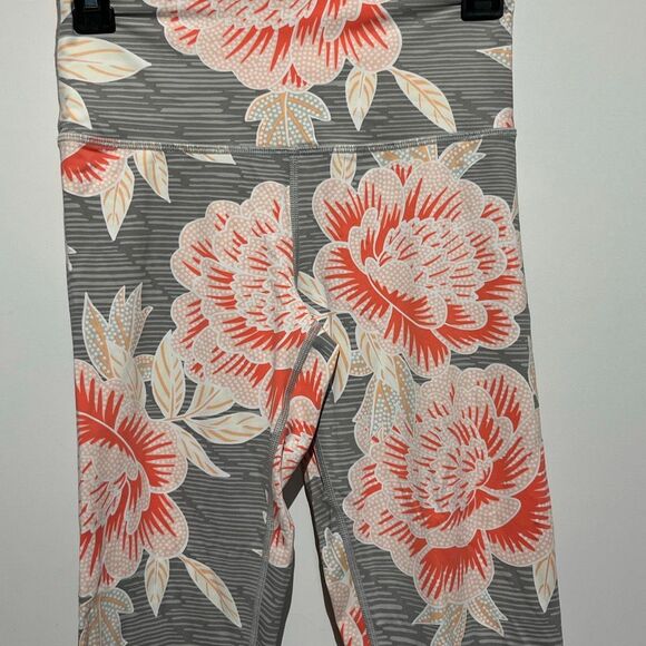 Aerie Chill Play Move Pink Grey Floral Leggings Size Medium - Picture 5 of 10